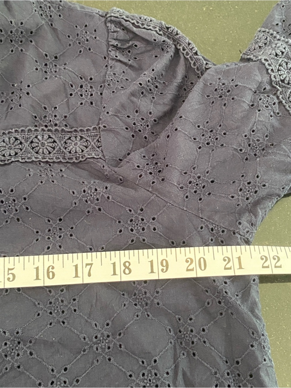 J. McLaughlin Navy Eyelet Button-Front Blouse Boxy Pretty Lightweight Size XL - Picture 8 of 11